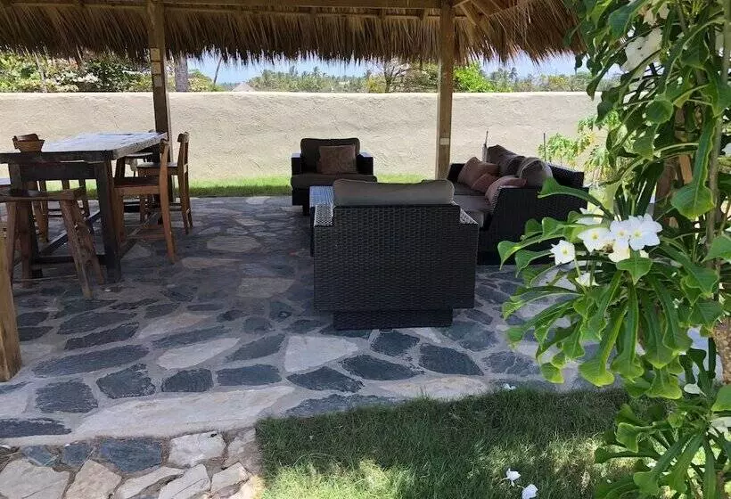 Отель Barefoot Beach Pad