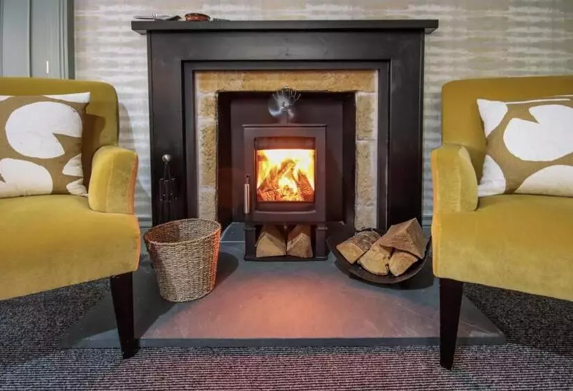 Отель Cluny Bank