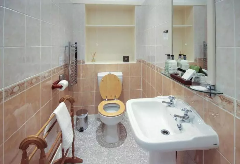 Отель Cluny Bank