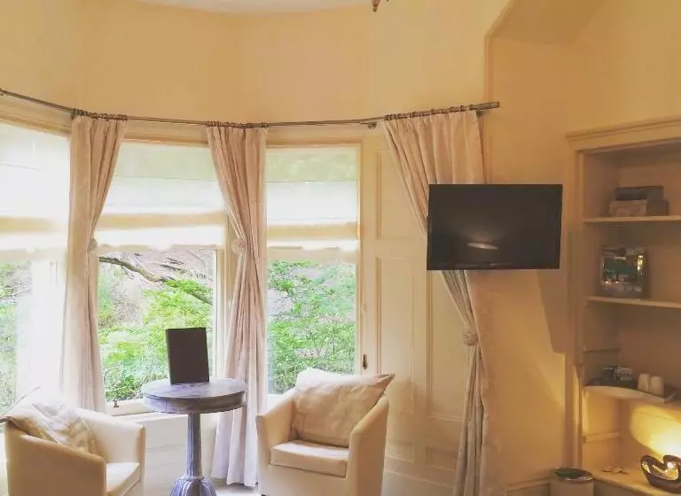 Отель Cluny Bank