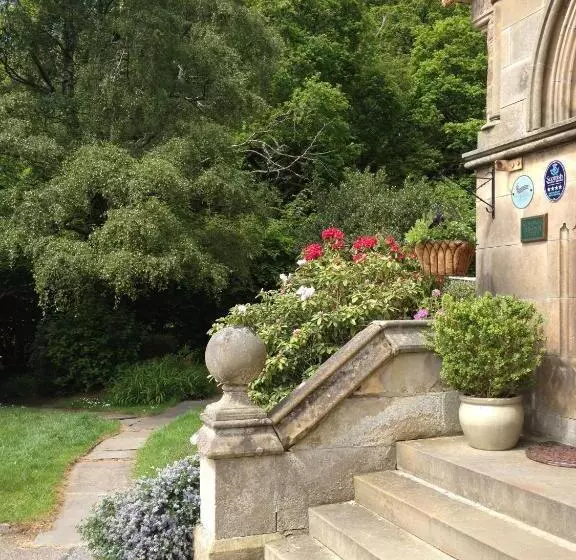 Отель Cluny Bank