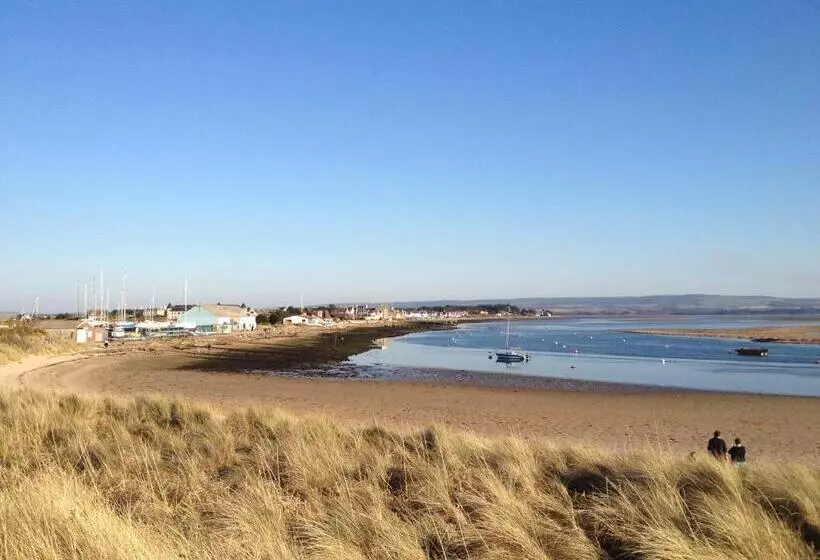 Отель Cluny Bank