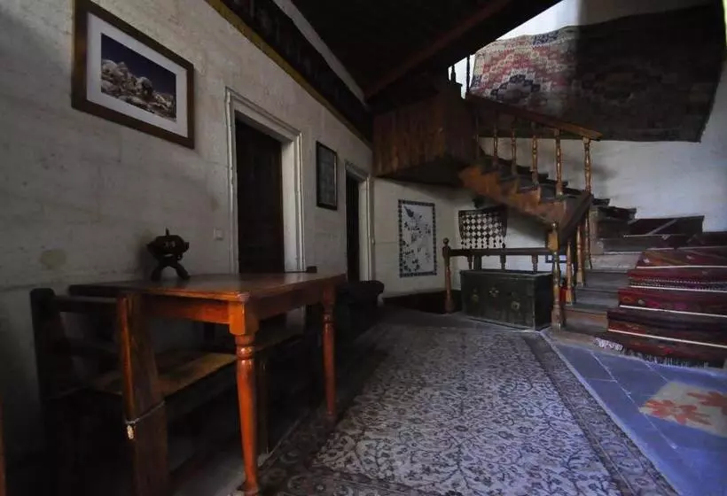 Отель Kismet Cave House