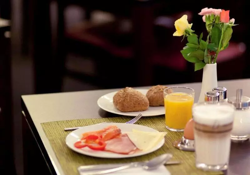 Отель Mercure Frankfurt City Messe