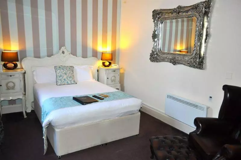 בית מלון כפרי The Angel Inn