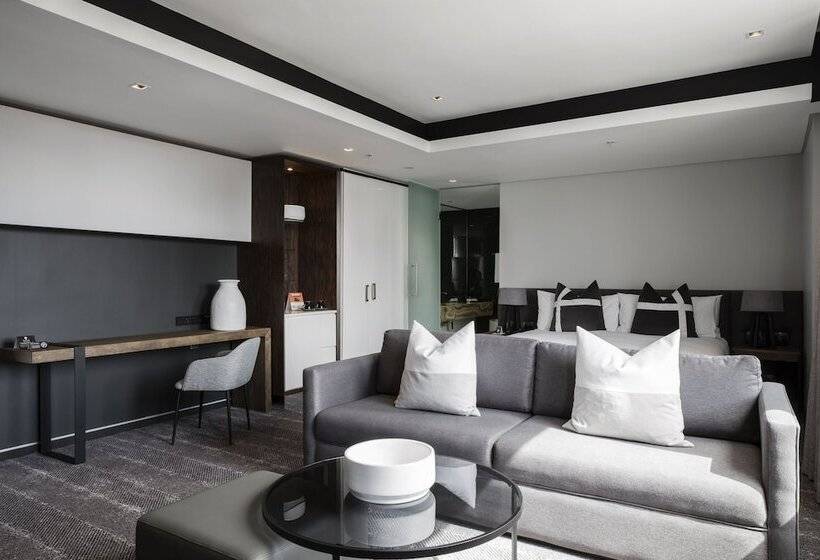 The Capital 15 On Orange Hotel & Spa