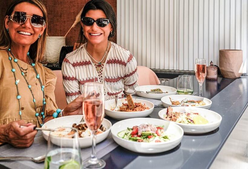 Отель The Marblous Athens