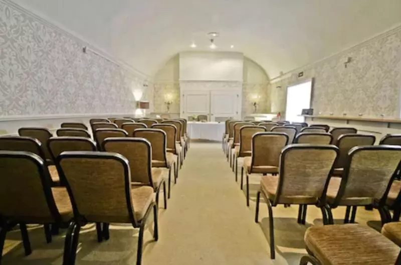 ホテル The Saracens Head