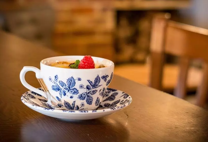 ホテル The Saracens Head