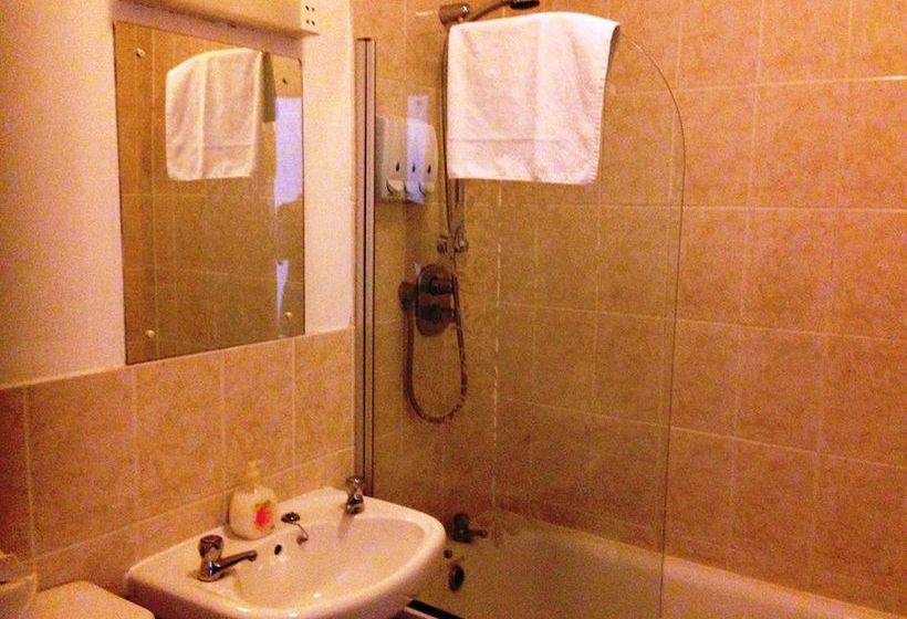 فندق The Three Tuns Coaching Inn