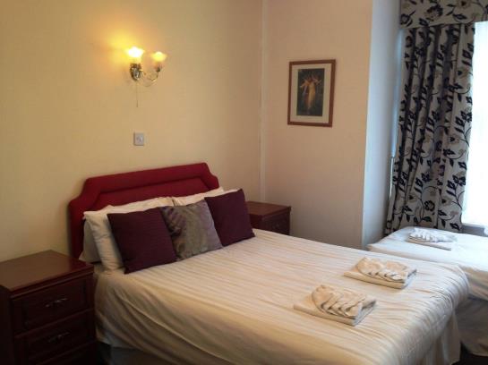 فندق The Three Tuns Coaching Inn