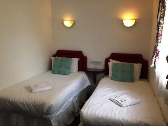 酒店 The Three Tuns Coaching Inn