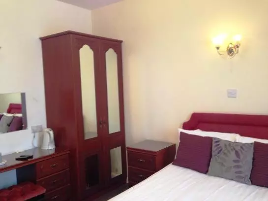 酒店 The Three Tuns Coaching Inn