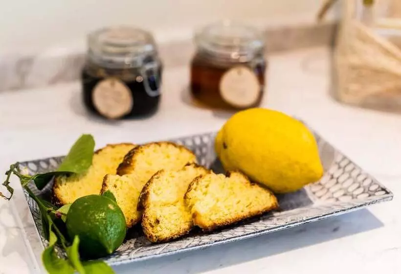 تختخواب و صبحانه Lemon Tree House