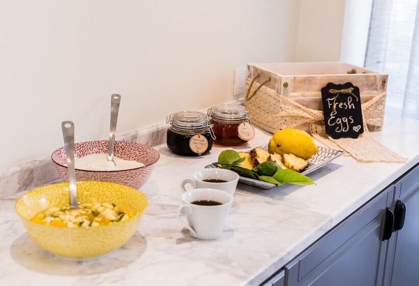 تختخواب و صبحانه Lemon Tree House