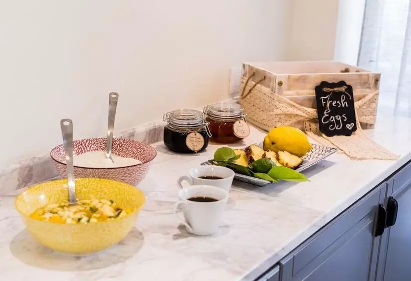 تختخواب و صبحانه Lemon Tree House