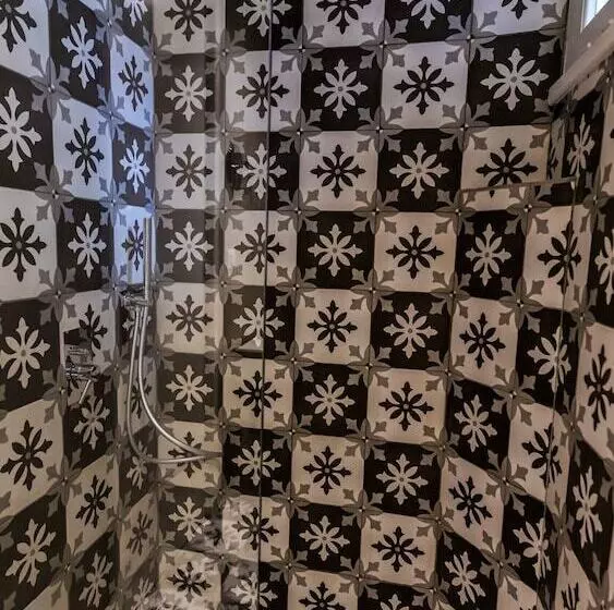 تختخواب و صبحانه Lemon Tree House