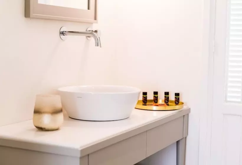 تختخواب و صبحانه Lemon Tree House