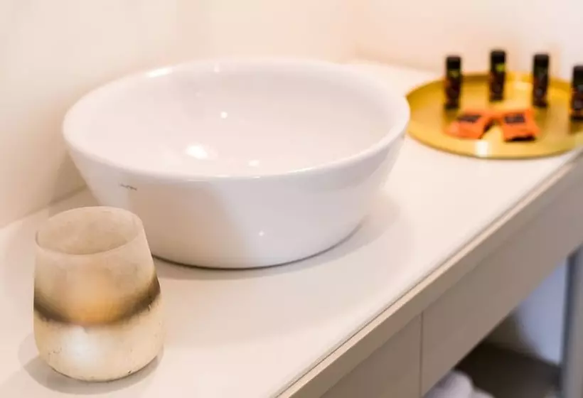 تختخواب و صبحانه Lemon Tree House