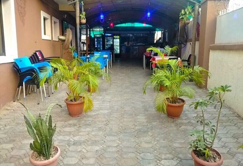 هتل Tallin Luxury