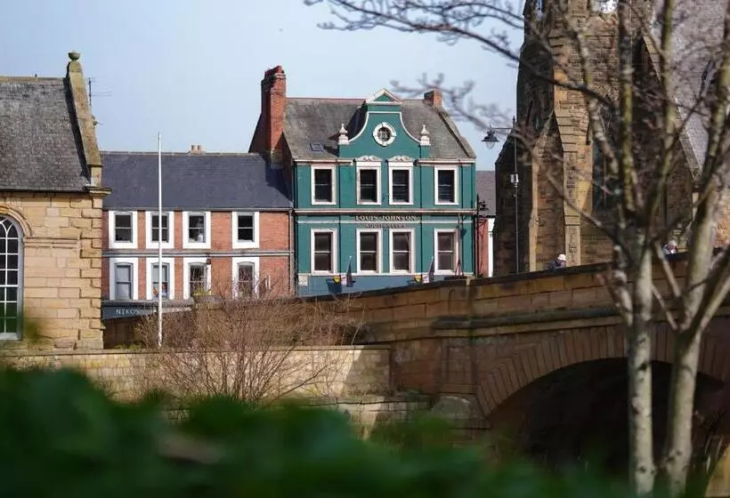 پانسیون The Auction House