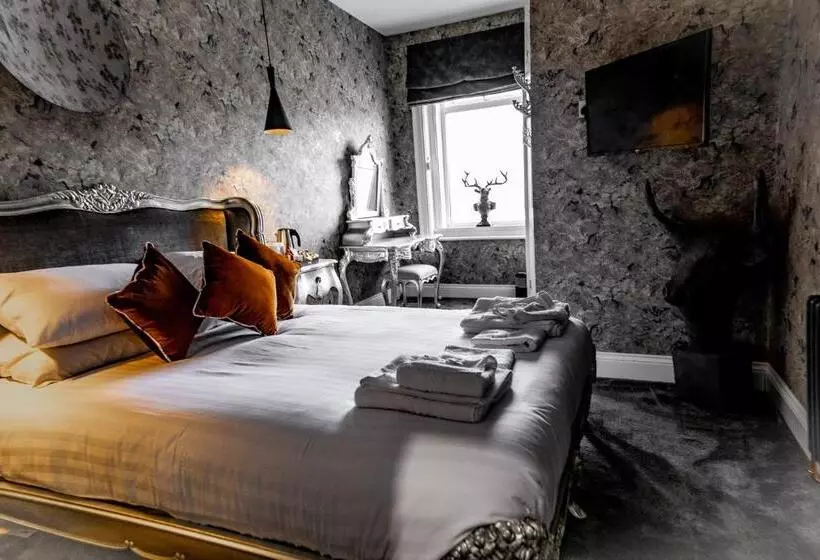 پانسیون The Auction House