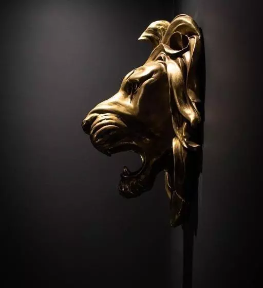 پانسیون The Auction House