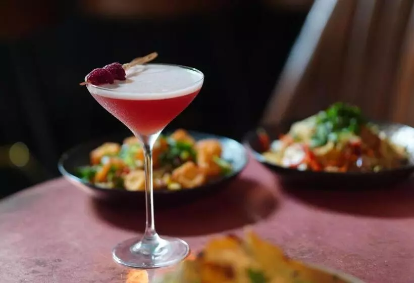 پانسیون The Auction House