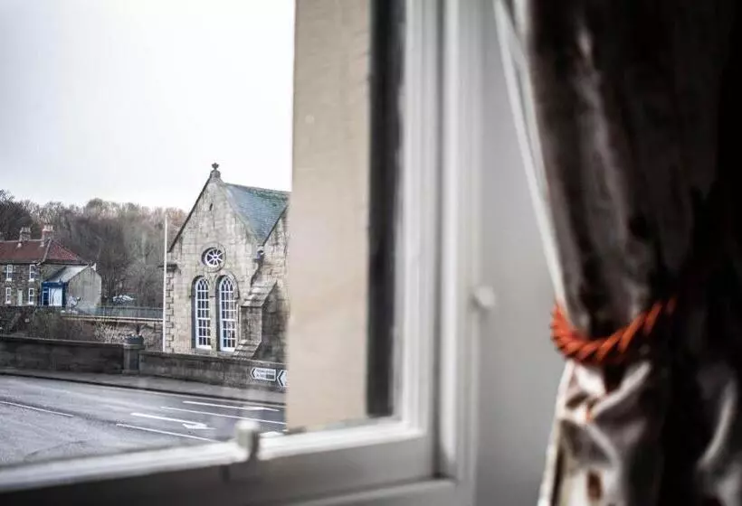 پانسیون The Auction House