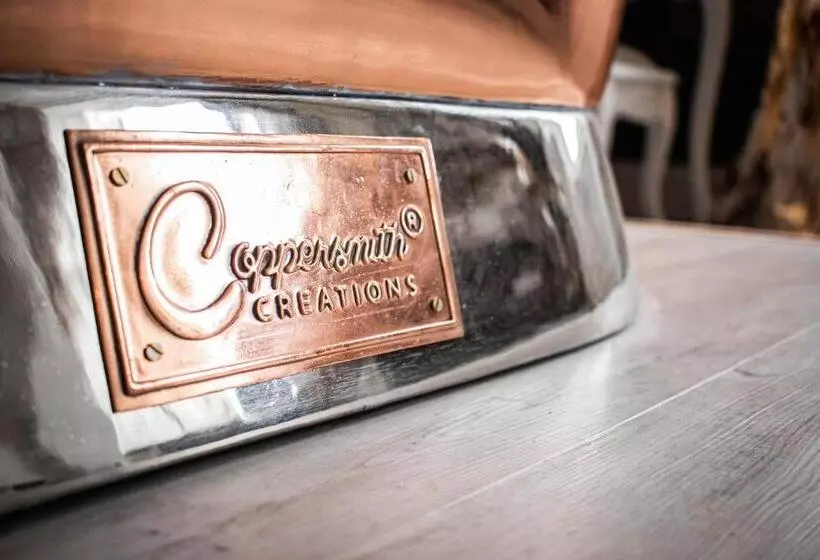 پانسیون The Auction House