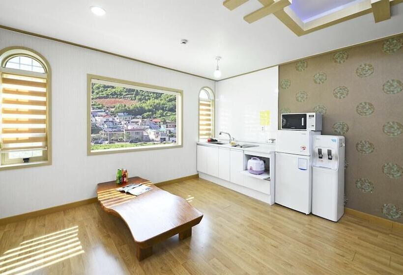 Tongyoung Macaio Pension