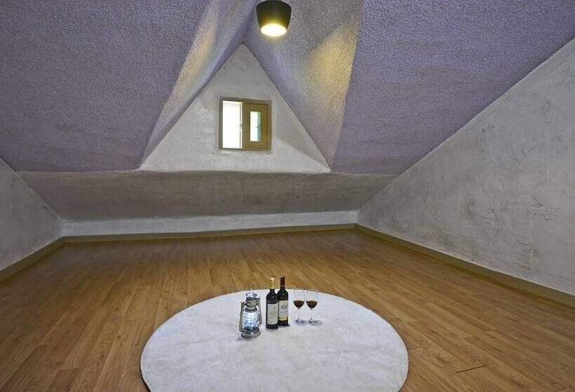 Tongyoung Macaio Pension