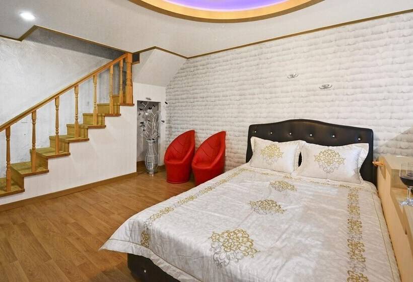 Tongyoung Macaio Pension