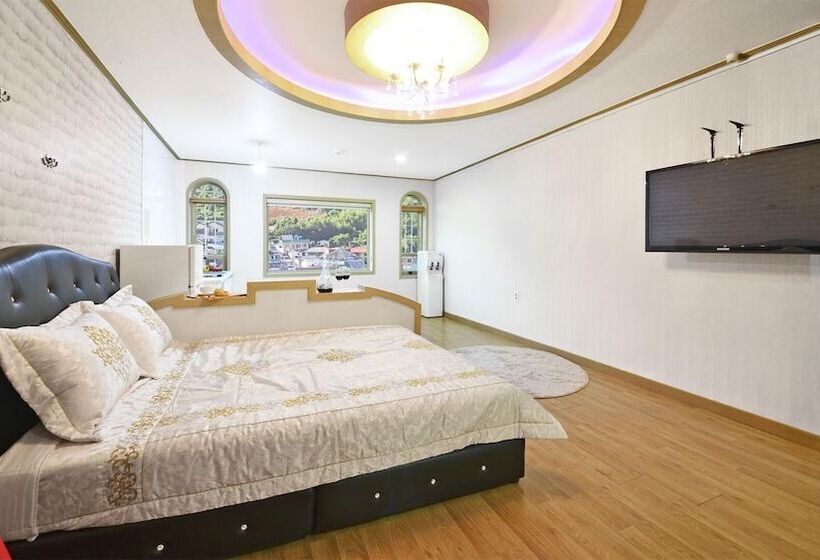 Tongyoung Macaio Pension