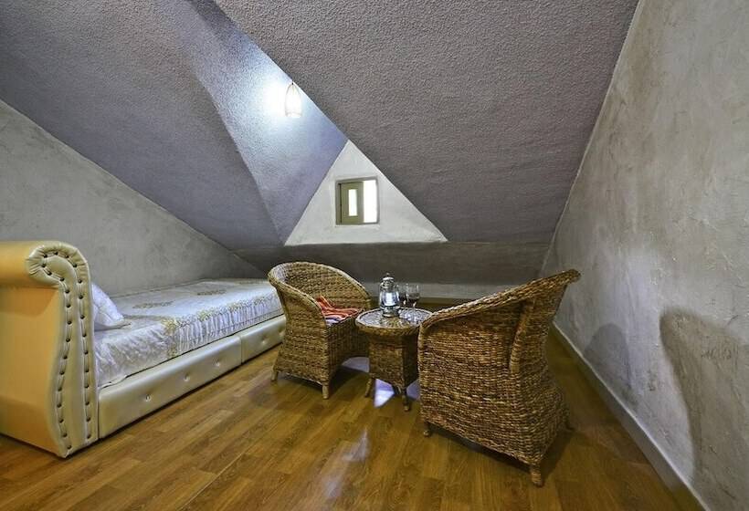 Tongyoung Macaio Pension