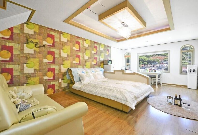 Tongyoung Macaio Pension