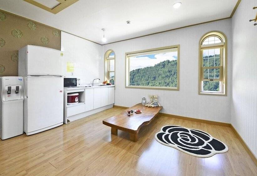 Tongyoung Macaio Pension