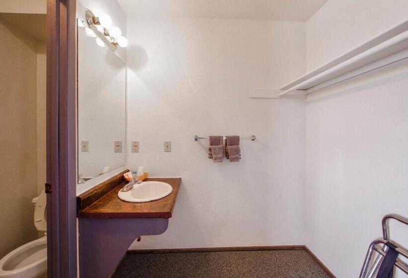 Отель Cheyenne Wells By Oyo Rooms