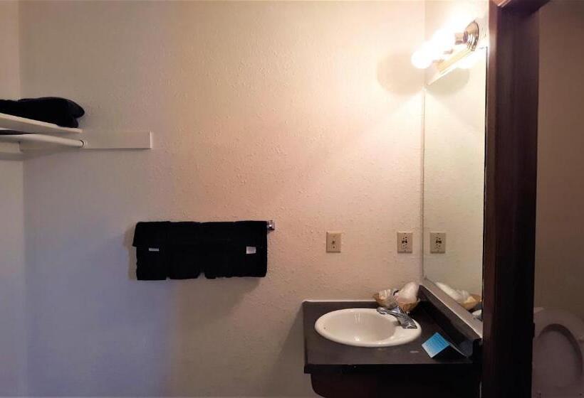 Отель Cheyenne Wells By Oyo Rooms