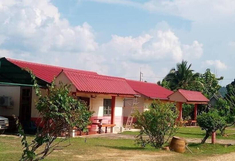 בית מלון כפרי Nason Resort