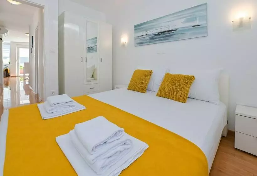 ペンション Funtastic Pool Villa Apartments