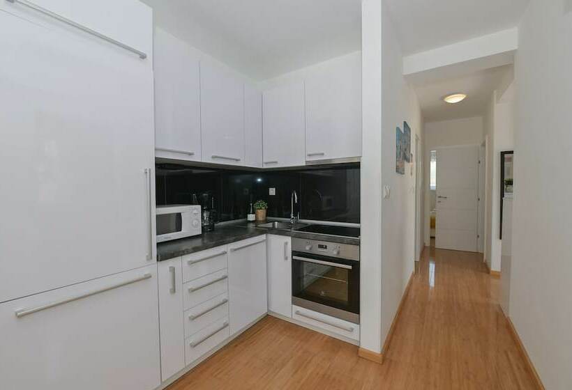 Pensione Funtastic Pool Villa Apartments