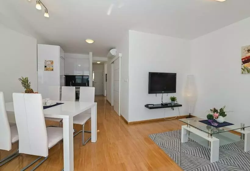 ペンション Funtastic Pool Villa Apartments
