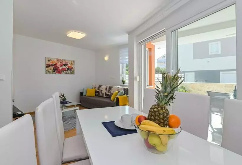 ペンション Funtastic Pool Villa Apartments