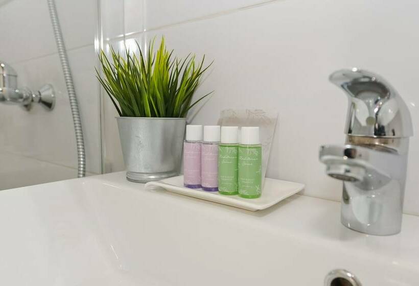 Pensione Funtastic Pool Villa Apartments