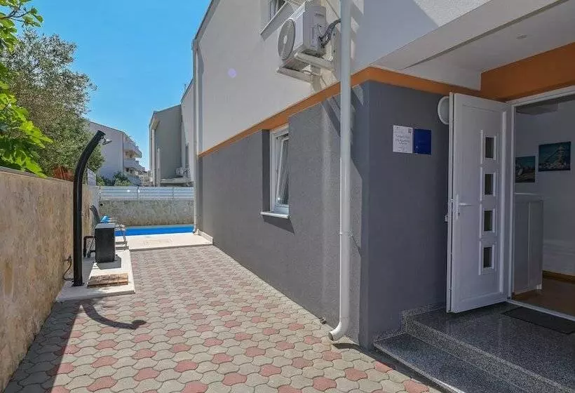 ペンション Funtastic Pool Villa Apartments