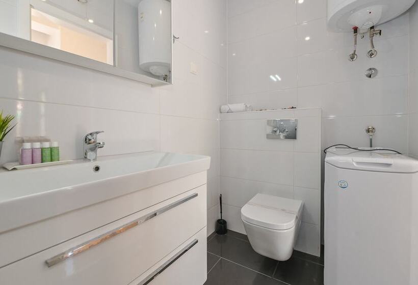 Pensione Funtastic Pool Villa Apartments