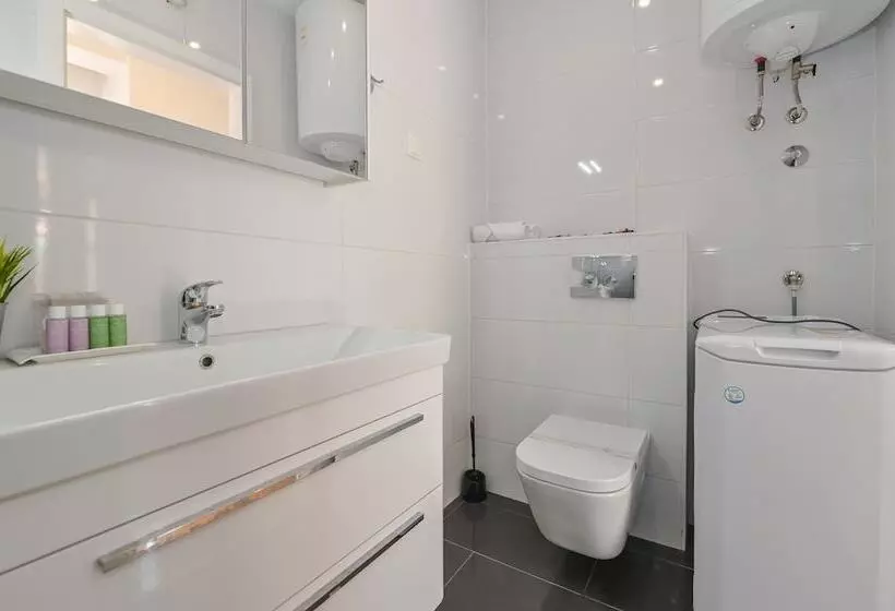 ペンション Funtastic Pool Villa Apartments