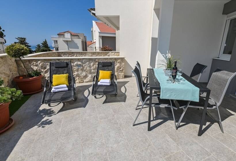 Pensione Funtastic Pool Villa Apartments