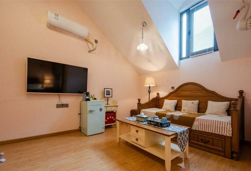 בית מלון כפרי Anji Allen S Dream House